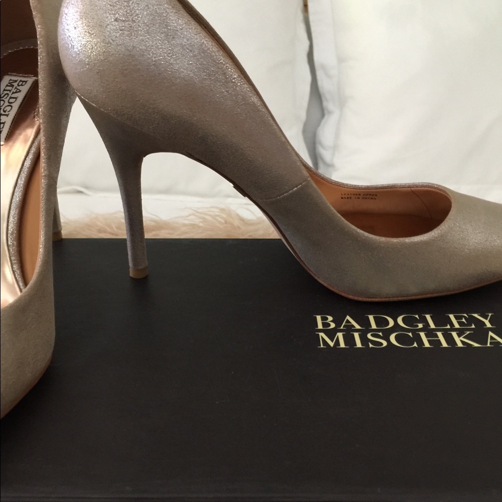 Badgley Mischka Platino look pumps